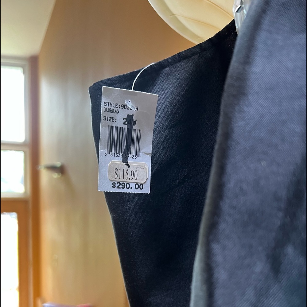 Woman’s Plus Black Skirt (rickie freeman). Sz.24w